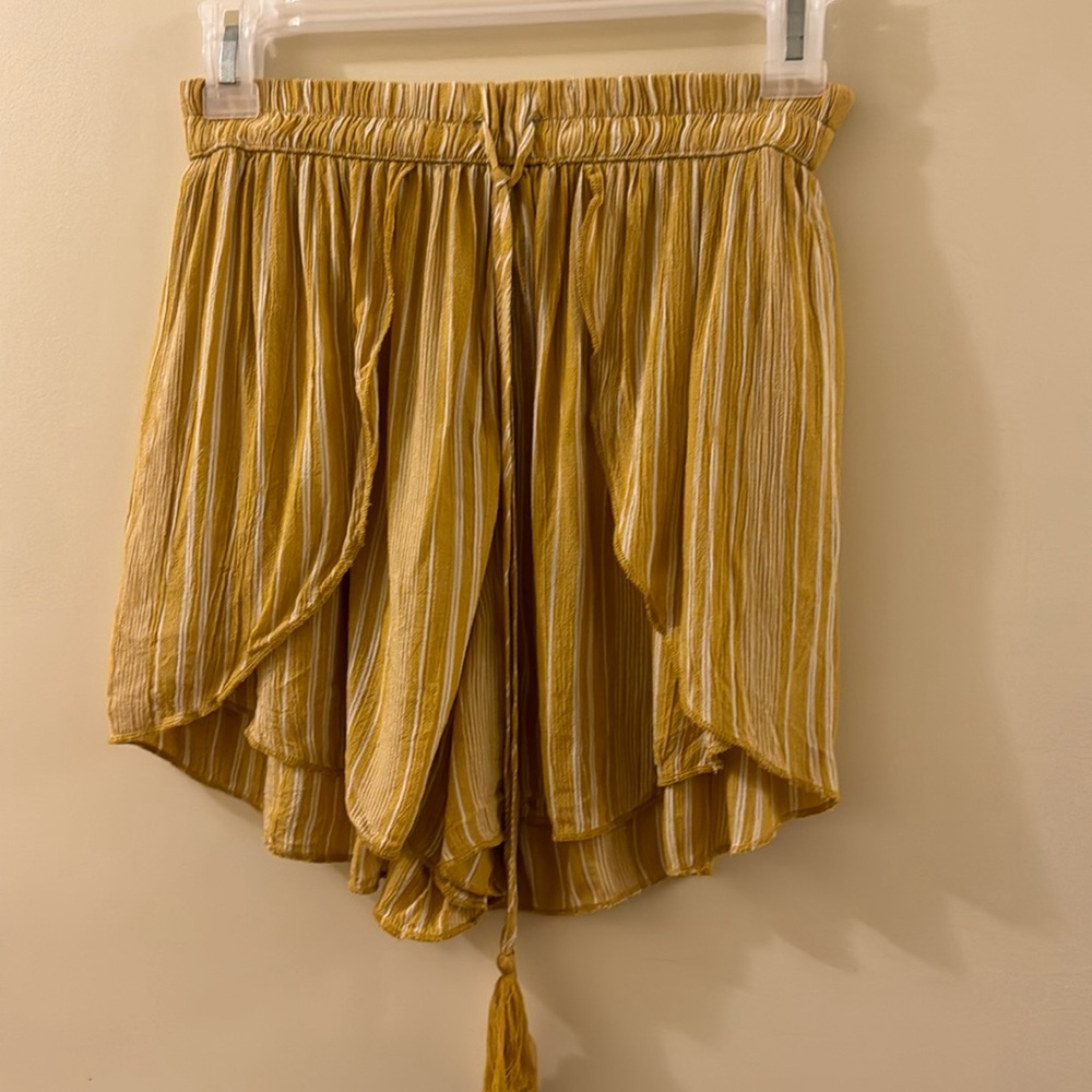 American Eagle flowy shorts size small